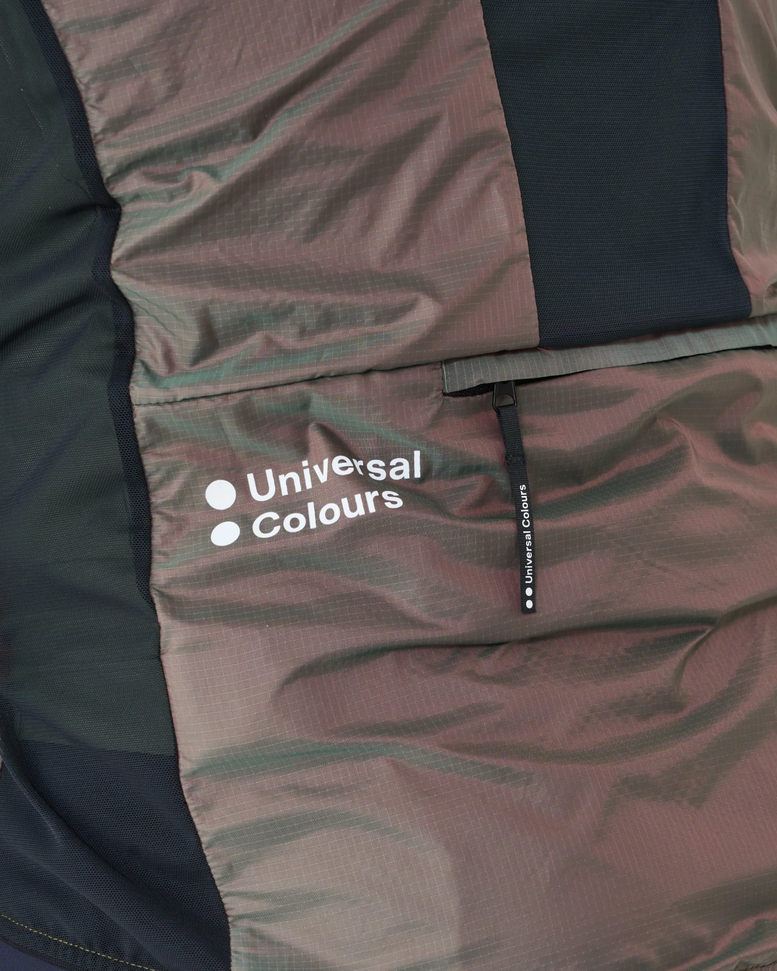 Unisex Spectrum Gilet 2.0 - Iridescent Green/Red - Image 6